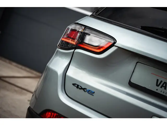 Jeep Compass 4xe 240 PHEV Upland 2022 Hybride Benzine 22