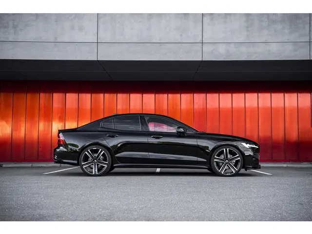 Volvo S60 2.0 B4 Ultimate Dark 2023 Benzine 28