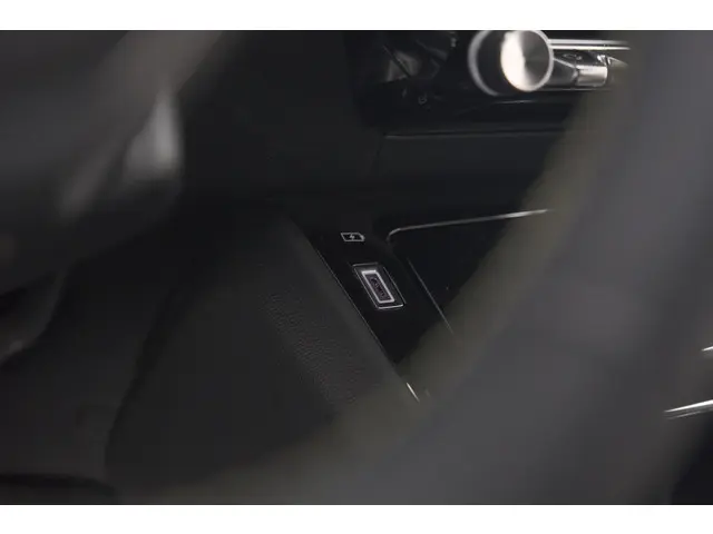 Peugeot 2008 PureTech 130 EAT8 GT 2024 Benzine 46