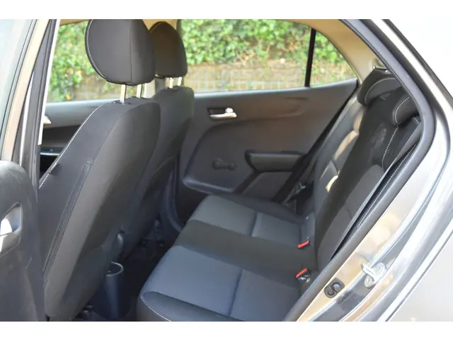 Kia Picanto 1.0 DPi ComfortLine 2021 Benzine 8