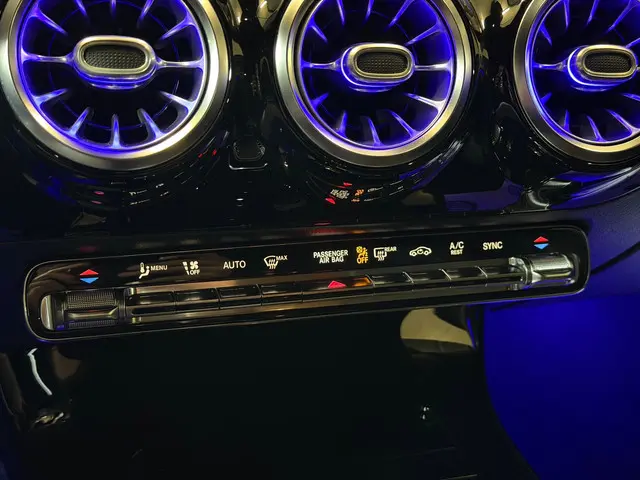 Mercedes-Benz A-Klasse 180 AMG Line 2020 Benzine 26