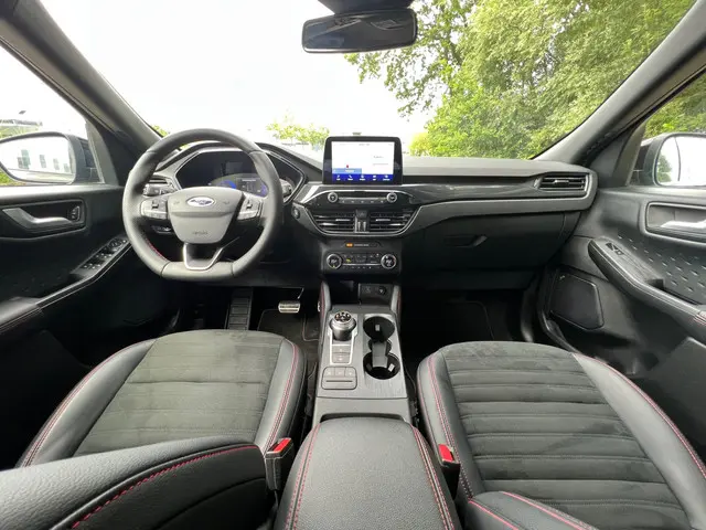 Ford Kuga 2.5 PHEV ST-Line 2021 Hybride Benzine 15