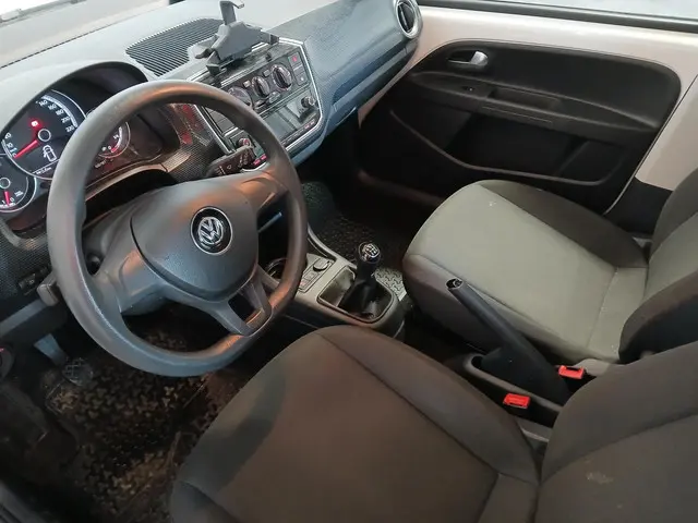 Volkswagen up! 1.0 BMT move up! SCHADEAUTO!! 2017 Benzine 13