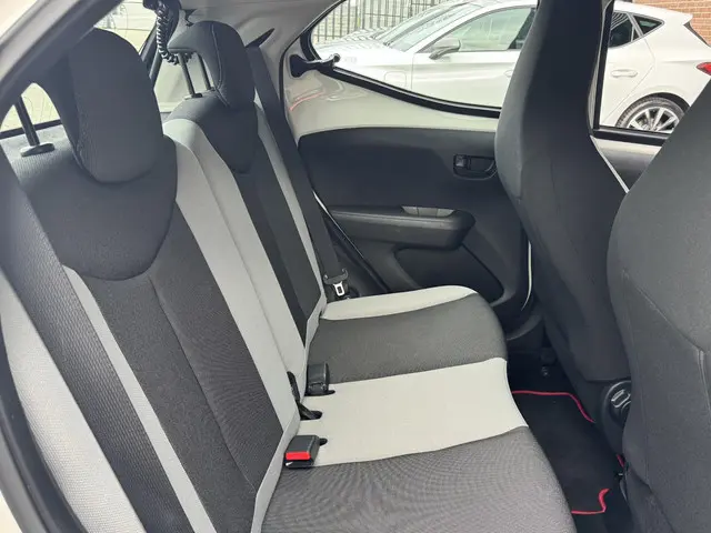 Toyota Aygo 1.0 VVT-I X-PLAY 2014 Benzine 12