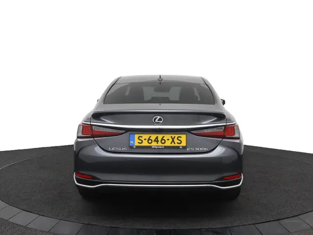 Lexus ES 300h Business Line 2023 Hybride Benzine 50