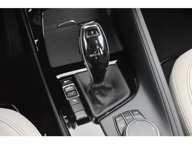BMW X1 sDrive18i High Executive 2018 Benzine 37