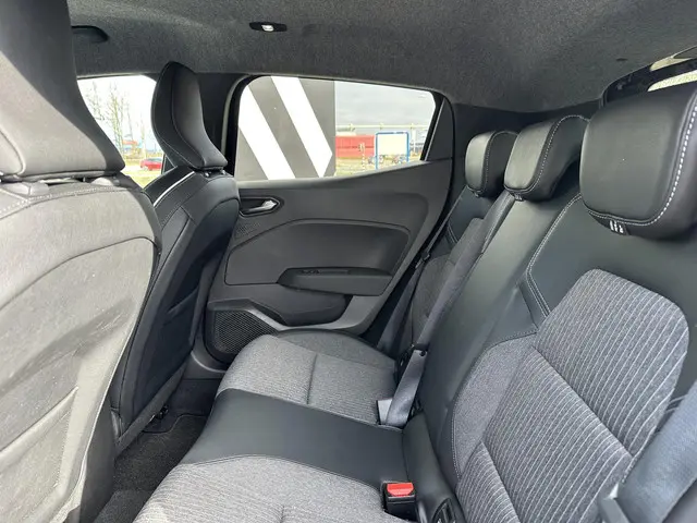 Renault Clio TCe 90 Techno 2023 Benzine 28