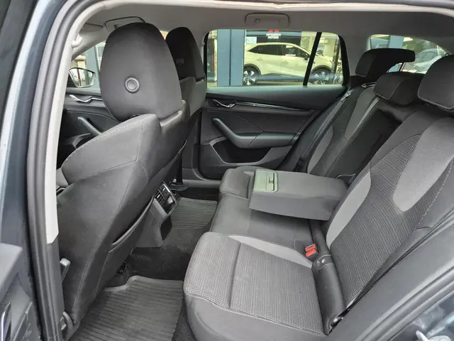 Škoda Octavia Combi 1.5 TSI Comfort line 2021 Benzine 8