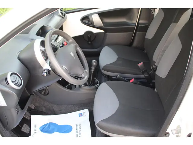 Peugeot 107 1.0 Access Accent *Airco ! *2e EIG ! 2013 Benzine 9