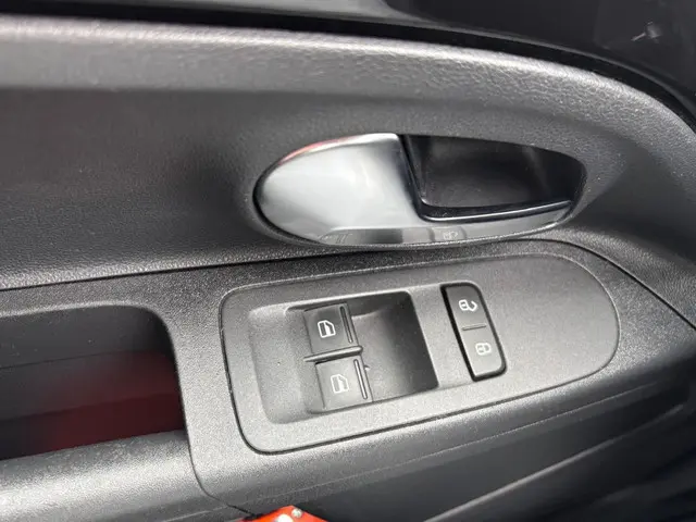 Volkswagen up! 1.0 move up! BlueM. 2015 Benzine 19