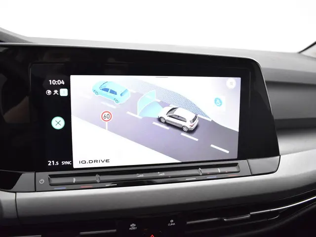 Volkswagen Golf 1.0 eTsi 110pk DSG Life 2023 Benzine 17