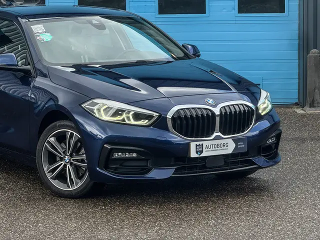 BMW 1 Serie 118i Executive Edition 2019 Benzine 46