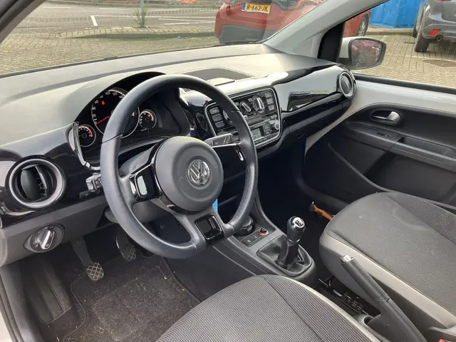 Volkswagen up! 1.0 high up! BlueMotion 2015 Benzine 3
