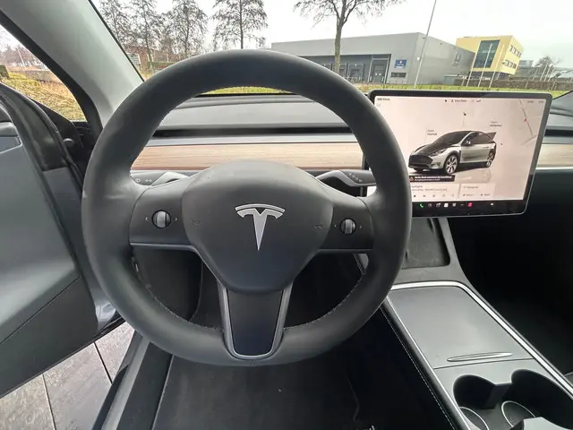 Tesla Model Y RWD 58 kWh 2023 Elektrisch 13