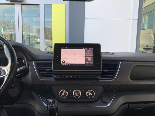 Renault Trafic 2.0 dCi 150 T29 L2H1 DC Luxe 2022 Diesel 9