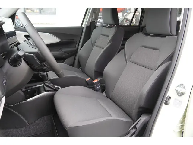 Suzuki Swift 1.2 Style Smart Hybrid 2025 Hybride Benzine 4