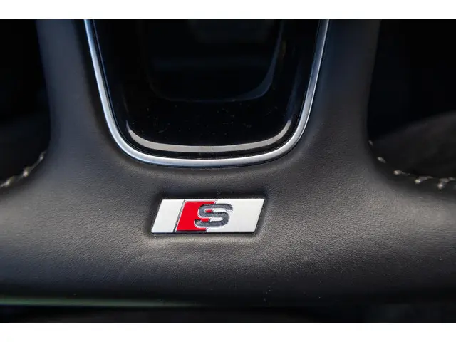 Audi A4 Avant 45 TFSI quattro edition one 2020 Benzine 44