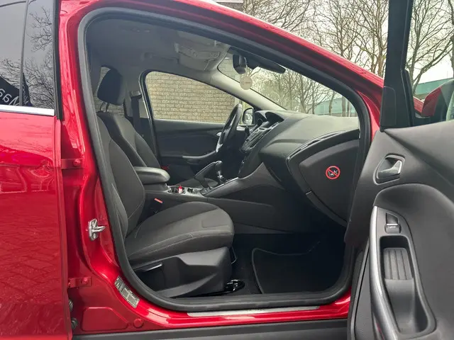 Ford Focus Wagon 1.0 EcoBoost Titanium 2013 Benzine 32