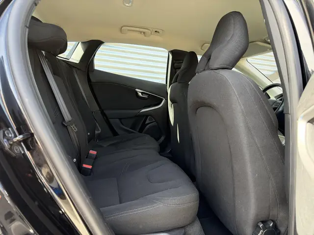 Volvo V40 1.6 T3 Kinetic 2013 Benzine 13