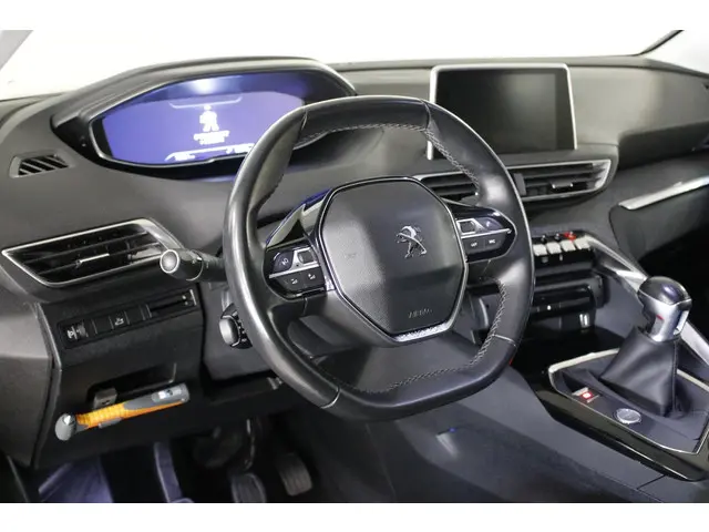 Peugeot 3008 1.2 PureTech GT Line. 2017 Benzine 4
