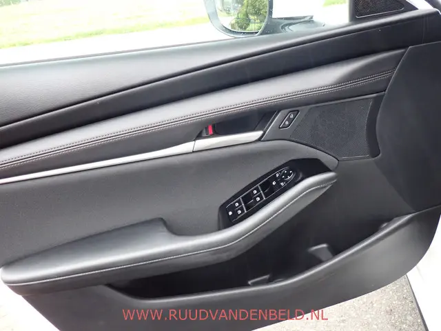 Mazda 3 2.0 e-SkyActiv-G M Hybrid 2021 Benzine 22