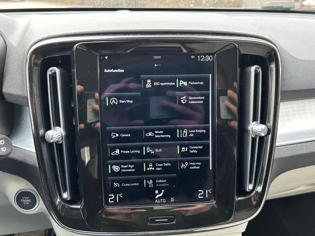 Volvo XC40 2.0 B4 Business Pro 2020 Hybride Benzine 24