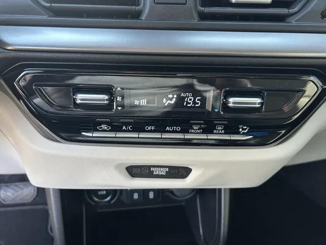 Suzuki Swift 1.2 Style Smart Hybrid 2025 Benzine 21