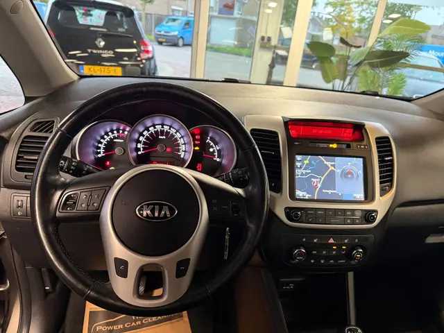 Kia Venga 1.4 CVVT ExecutiveLine 2015 Benzine 14