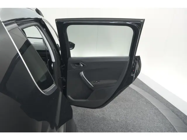 Peugeot 2008 PureTech 110 Allure 2019 Benzine 63