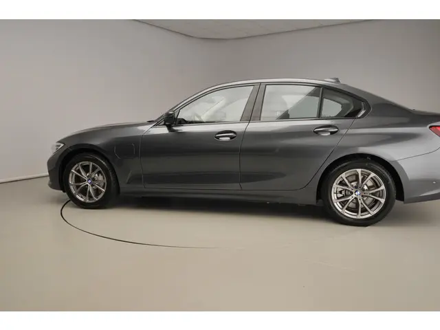 BMW 3 Serie Sedan 330e 2019 Hybride Benzine 4