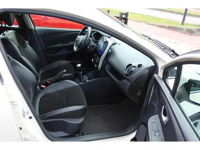 Renault Clio Estate 0.9 TCe Intens 2017 Benzine 23