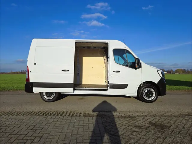 Renault Master T35 2.3 dCi L2 H2 2022 Diesel 22