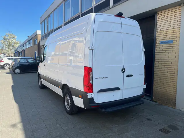 Mercedes-Benz Sprinter 317 1.9 CDI L2H2 2022 Diesel 17