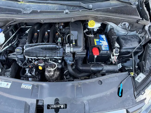 Peugeot 2008 1.2 PureTech Active 2015 Benzine 9