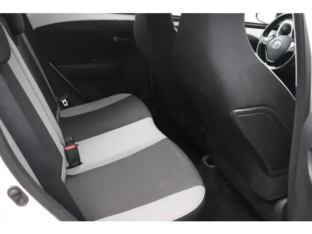 Toyota Aygo 1.0 VVT-i x-wave 2016 Benzine 14