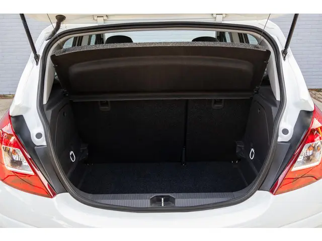 Opel Corsa 1.2-16V Berlin 2013 Benzine 11