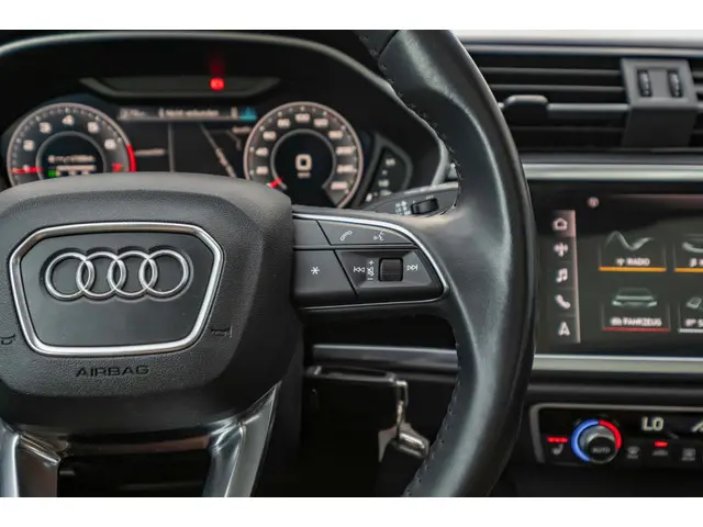 Audi Q3 35 TFSI S edition|PANO|LEER|CAMERA 2019 Benzine 31