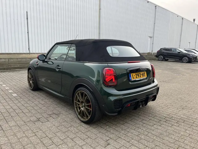 MINI Cooper Cabrio 2.0 John Works Chili 2017 Benzine 82