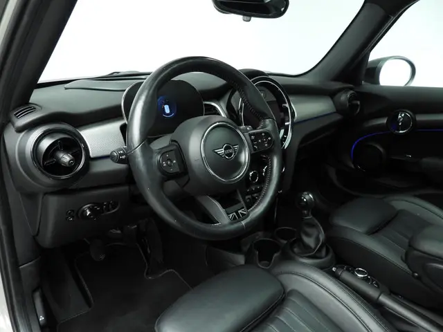 MINI 5-Deurs 1.5 Cooper 2021 Benzine 7