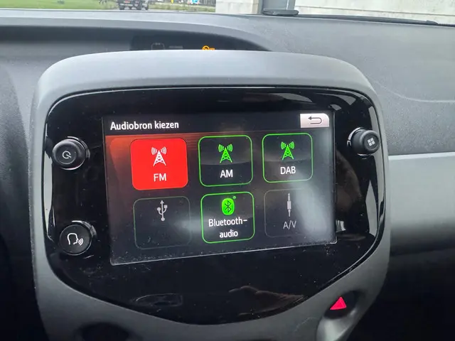 Toyota Aygo 1.0 VVT-i x-play Airco carplay 2019 Benzine 21