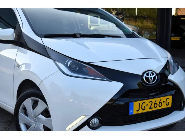 Toyota Aygo 1.0 VVT-i x-play 2016 Benzine 4