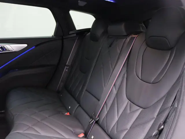 BMW XM 50e 2025 Hybride Benzine 27