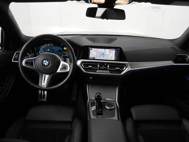 BMW 3 Serie Touring 318i Business Edition 2021 Benzine 5