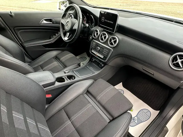 Mercedes-Benz A-Klasse 160 Automaat 2018 Benzine 20