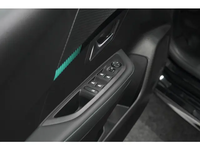 Peugeot 208 PureTech 100 Allure Pack 2023 Benzine 21