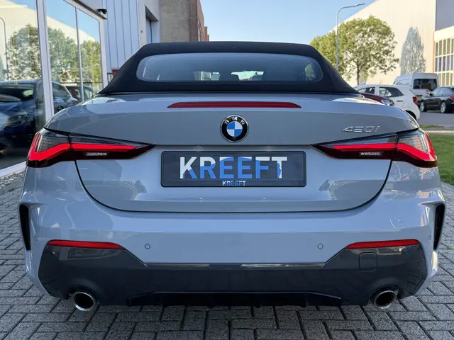 BMW 4 Serie Cabrio 420i High Executive 2023 Benzine 12