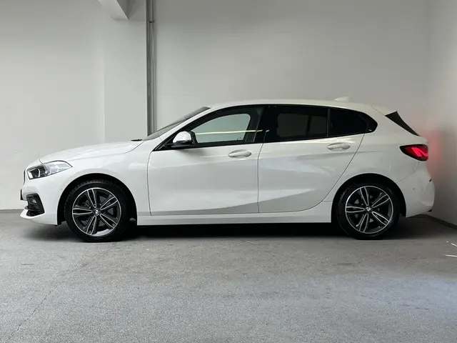 BMW 1 Serie 118i Sport Line 2021 Benzine 10