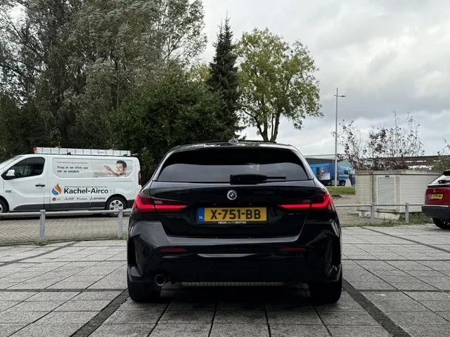 BMW 1 Serie 118i Aut. M-Sport 2023 Benzine 5