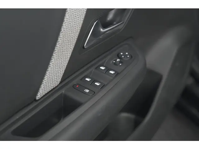 Citroën C4 Puretech 130 EAT8 Shine 2020 Benzine 24