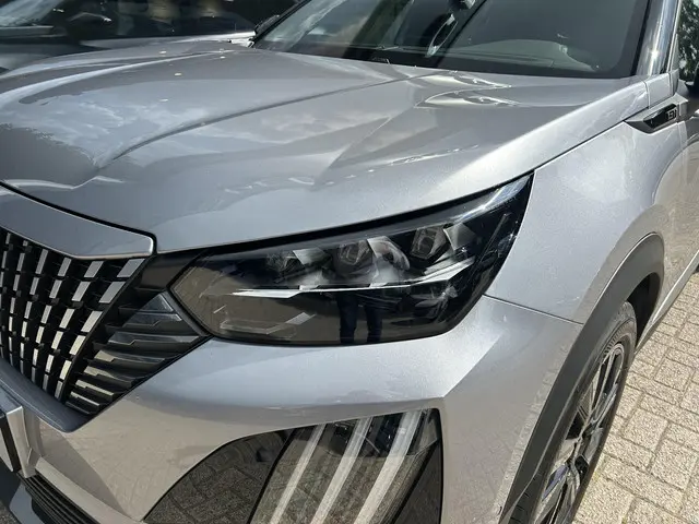 Peugeot 2008 1.2 Hybrid 145 GT 2025 Hybride Benzine 46